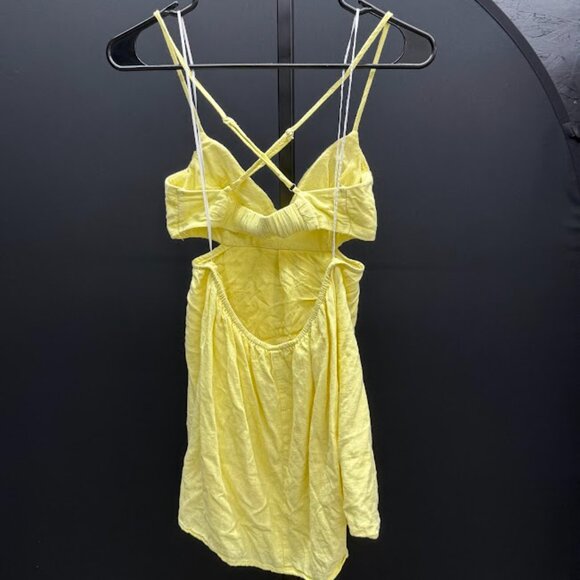 Hello Molly Posing Time Dress in Yellow - Picture 4 of 6